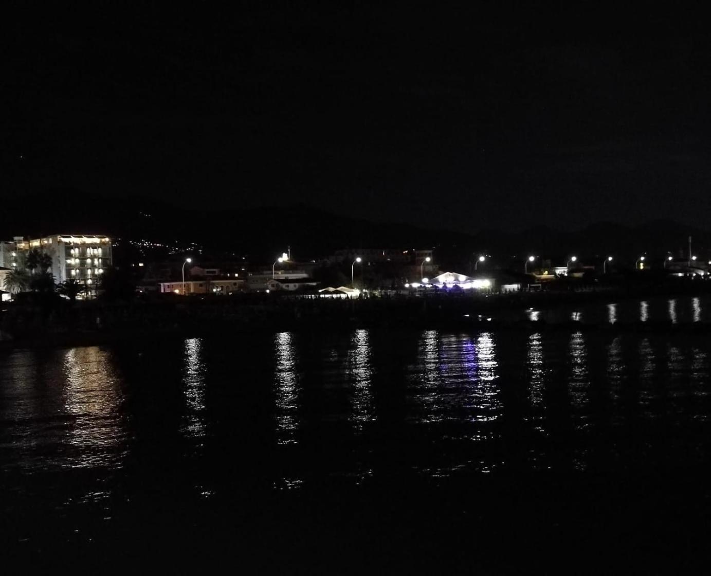 Casa Luce Lejlighed Marina di Massa Eksteriør billede